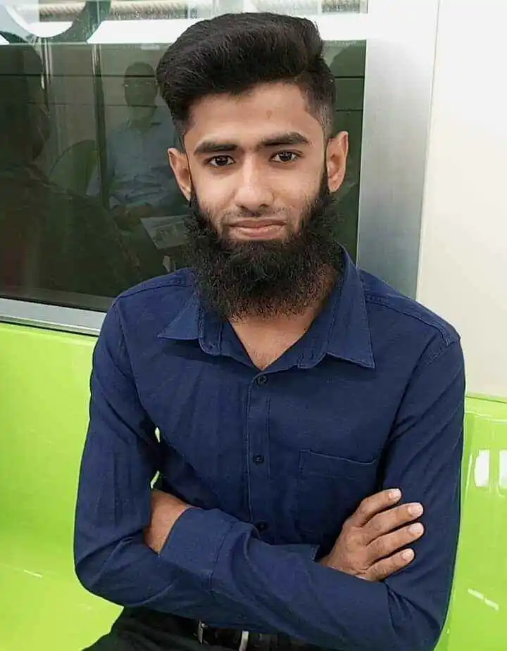 Smile looking of top-organic-seo-expert-in-bangladesh | Maruf Hossain